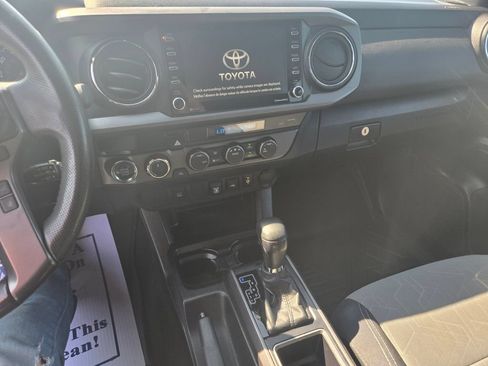 Used 2022 Toyota Tacoma TRD Off-Road AWD/4WD image 9
