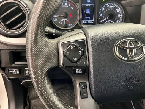 Used 2019 Toyota Tacoma TRD Off-Road w/ TRD Premium Off Road Package AWD/4WD image 21