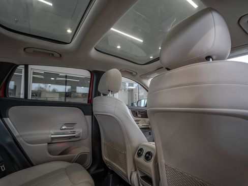 Certified 2021 Mercedes-Benz GLA 250 4MATIC image 28