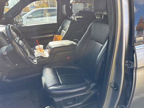 Used 2021 Ford Expedition XLT image 9