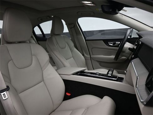 Used 2023 Volvo S60 B5 Ultimate w/ Climate Package image 33