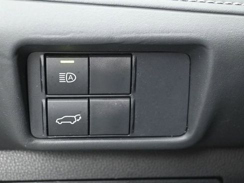 Used 2021 Toyota Highlander XLE FWD image 28