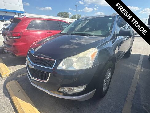 Used 2012 Chevrolet Traverse LS FWD image 2