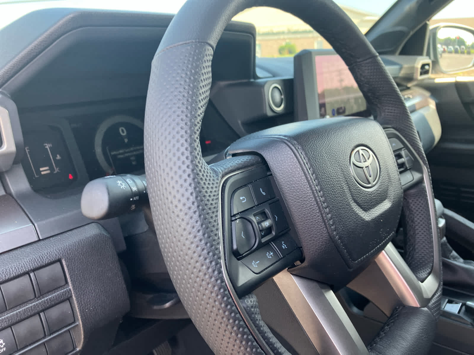 Certified 2026 Toyota Tacoma SR5 AWD/4WD image 11