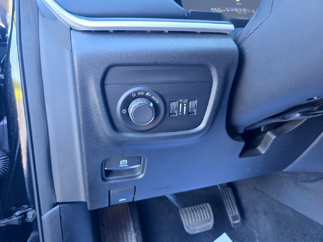 Used 2023 Jeep Grand Cherokee L Laredo AWD/4WD image 19