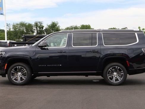 New 2024 Jeep Grand Wagoneer L 4WD w/ Convenience Group III image 4