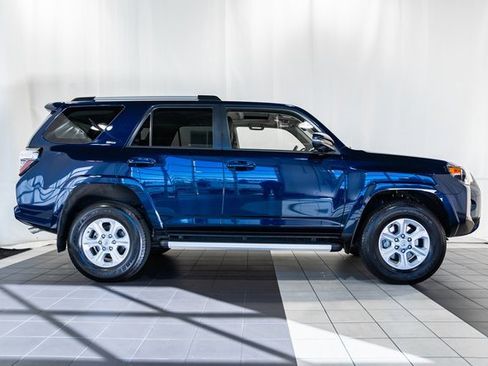 Used 2024 Toyota 4Runner SR5 Premium image 3