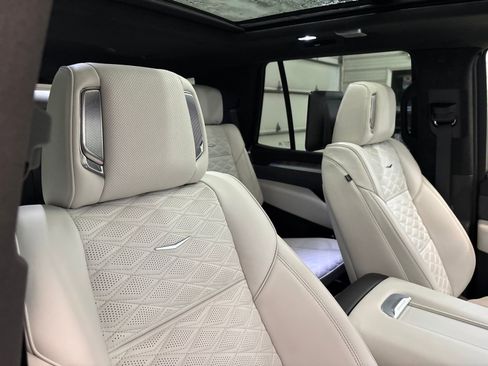 Used 2025 Cadillac Escalade Sport Platinum AWD/4WD image 33