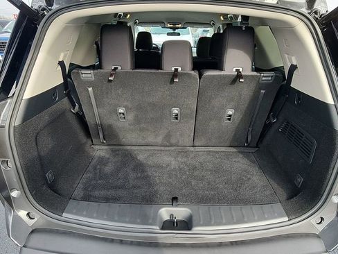 Used 2025 Nissan Pathfinder SV image 27