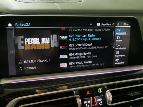 Used 2020 BMW X7 M50i w/ Dynamic Handling Package AWD/4WD image 22