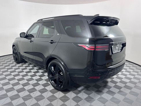 Used 2024 Land Rover Discovery Dynamic SE image 3
