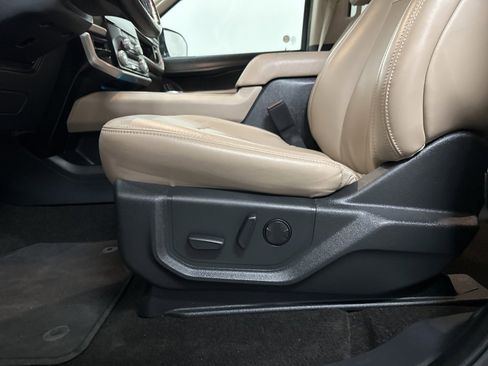 Used 2023 Ford Expedition Max XLT image 37