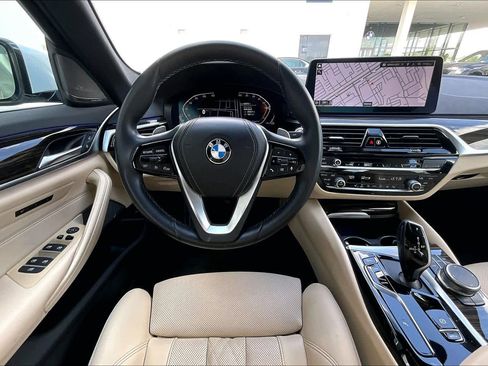 Used 2022 BMW 540i w/ Premium Package image 5