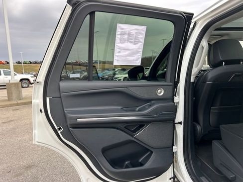 Used 2025 Lincoln Navigator Reserve image 48