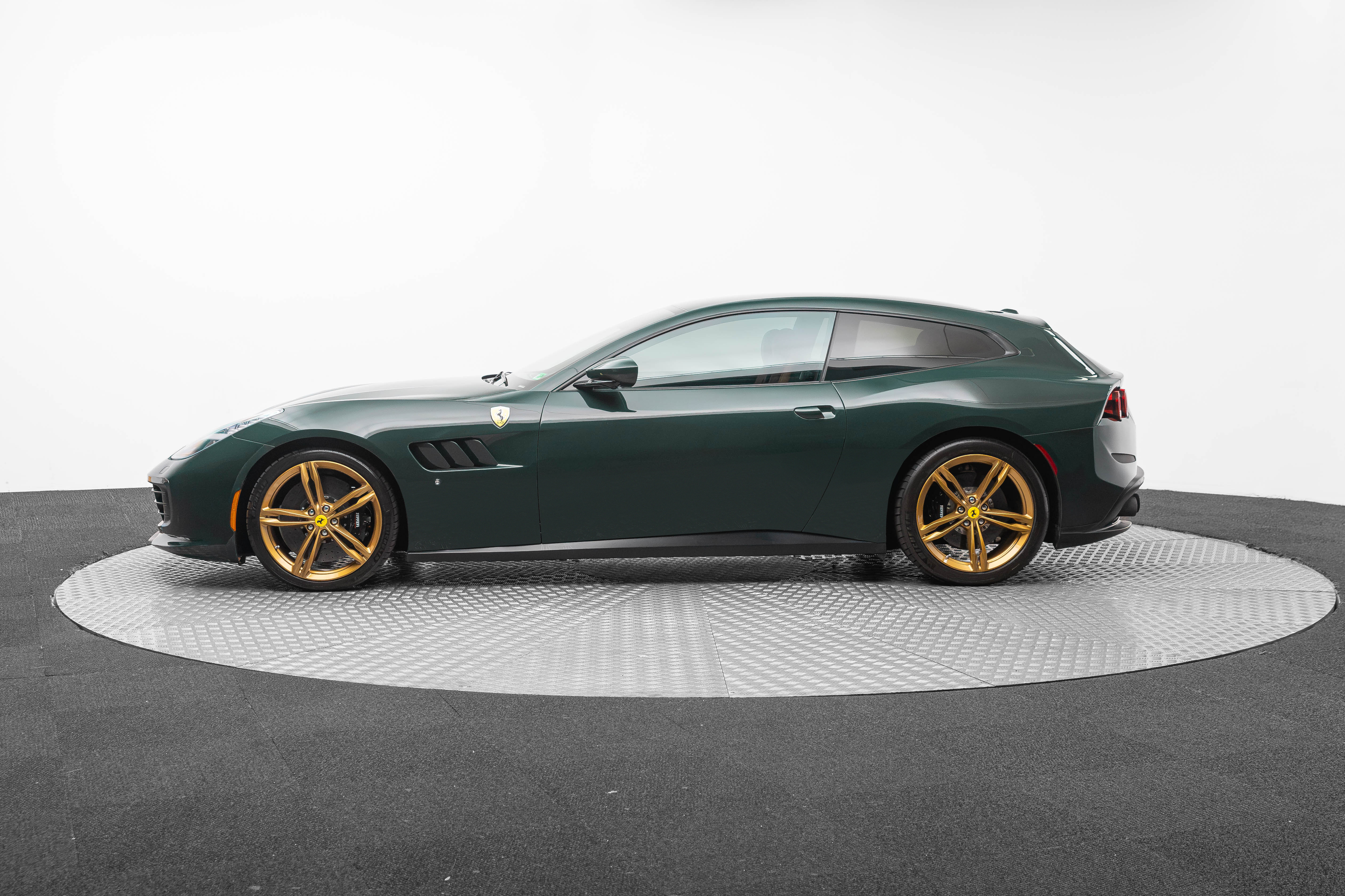 Used 2019 Ferrari GTC4Lusso AWD/4WD image 2