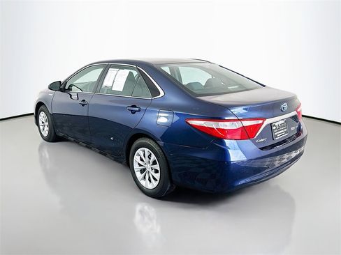 Used 2016 Toyota Camry LE image 5