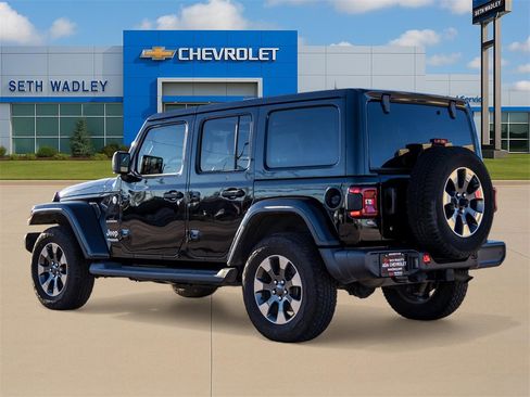 Used 2018 Jeep Wrangler Unlimited Sahara image 5
