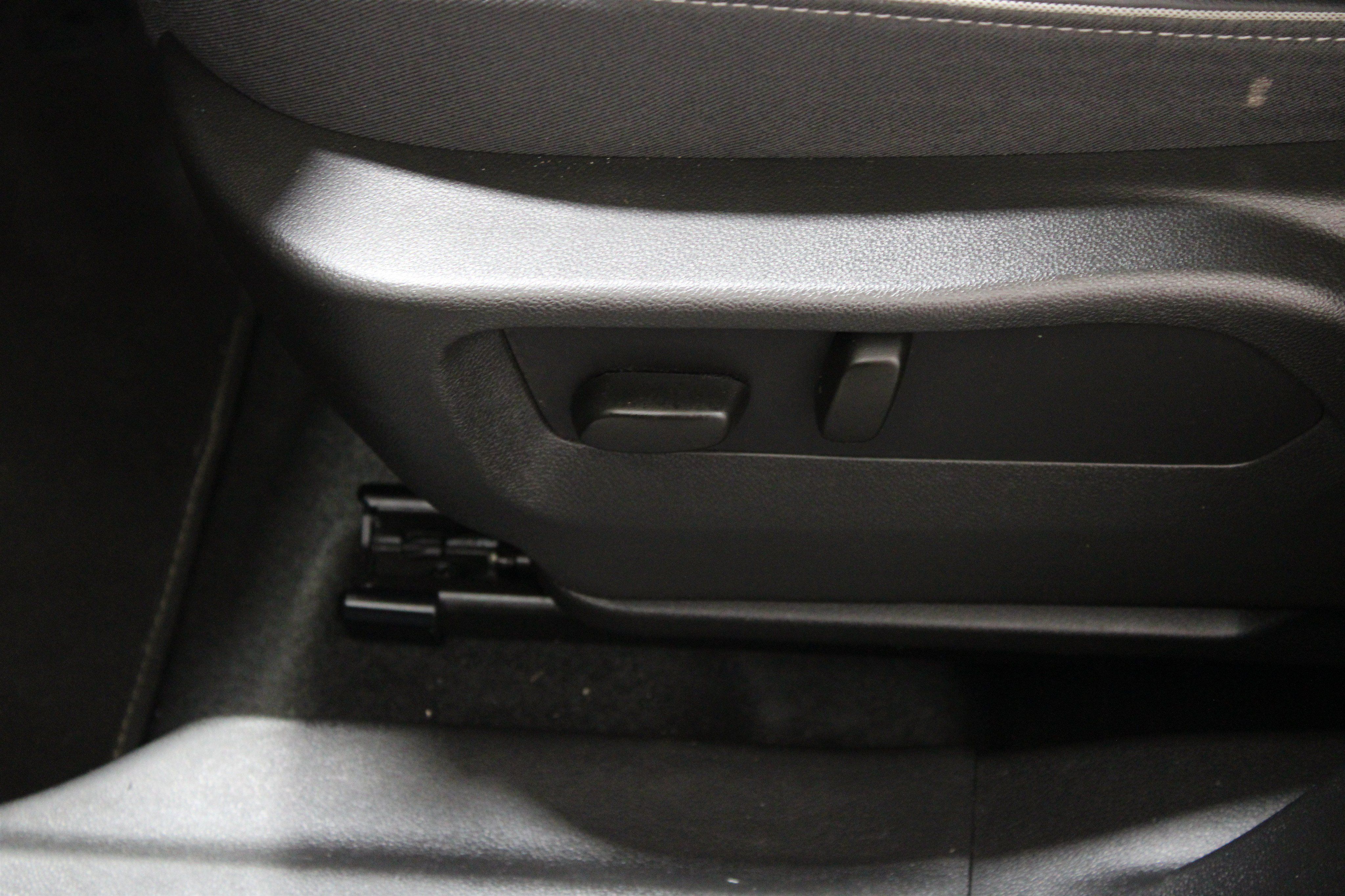 Used 2023 Buick Envision Essence FWD image 2