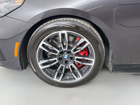New 2026 BMW 550e xDrive w/ Premium Package AWD/4WD image 32