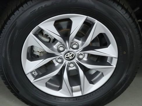 Used 2024 Toyota Sienna XLE image 45