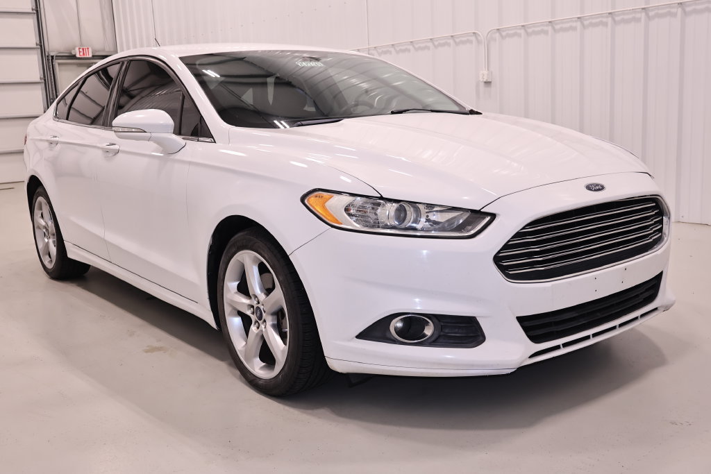 Used 2016 Ford Fusion SE w/ Equipment Group 201A AWD/4WD image 3