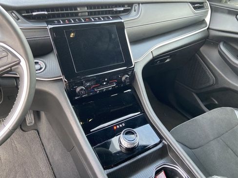 Used 2024 Jeep Grand Cherokee Altitude image 22