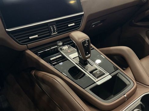 Used 2023 Porsche Cayenne image 40