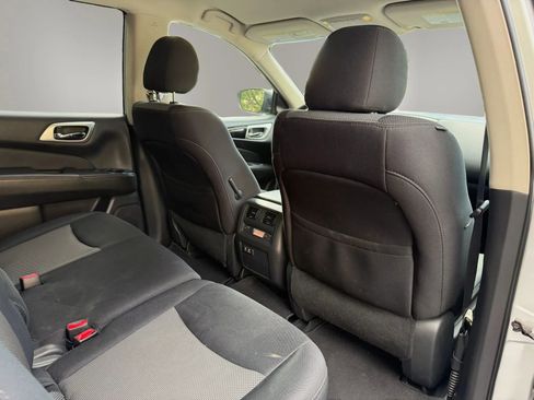 Used 2019 Nissan Pathfinder SV image 39