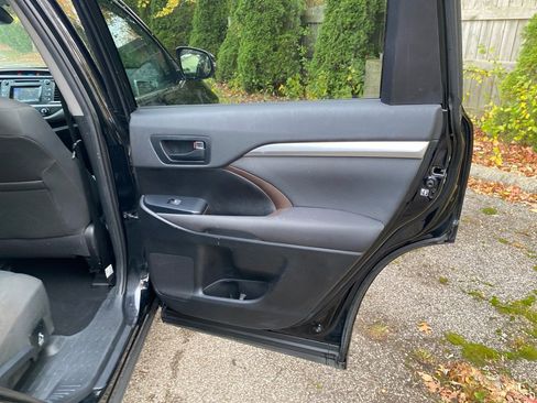 Used 2019 Toyota Highlander LE image 22