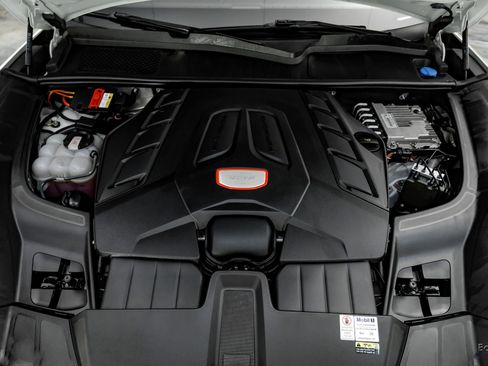 Used 2022 Porsche Cayenne Turbo image 3