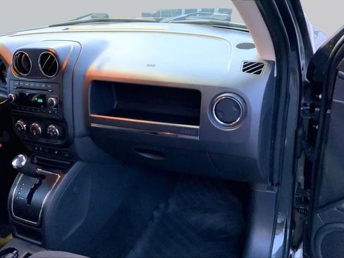 Used 2011 Jeep Patriot Latitude AWD/4WD image 17