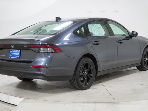 Certified 2025 Honda Accord SE image 9