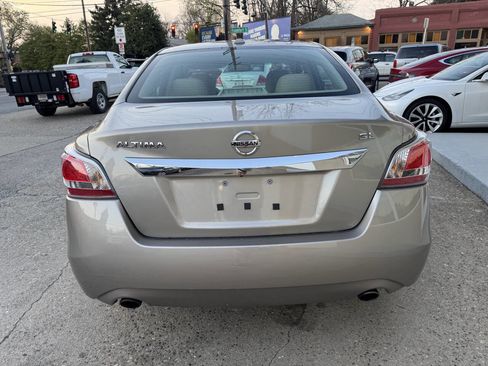 Used 2015 Nissan Altima 2.5 SL w/ Technology Package FWD image 7