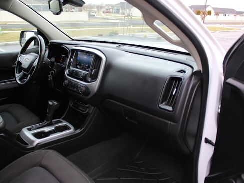 Used 2021 Chevrolet Colorado LT AWD/4WD image 12