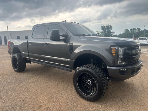 Used 2019 Ford F350 Lariat AWD/4WD image 5