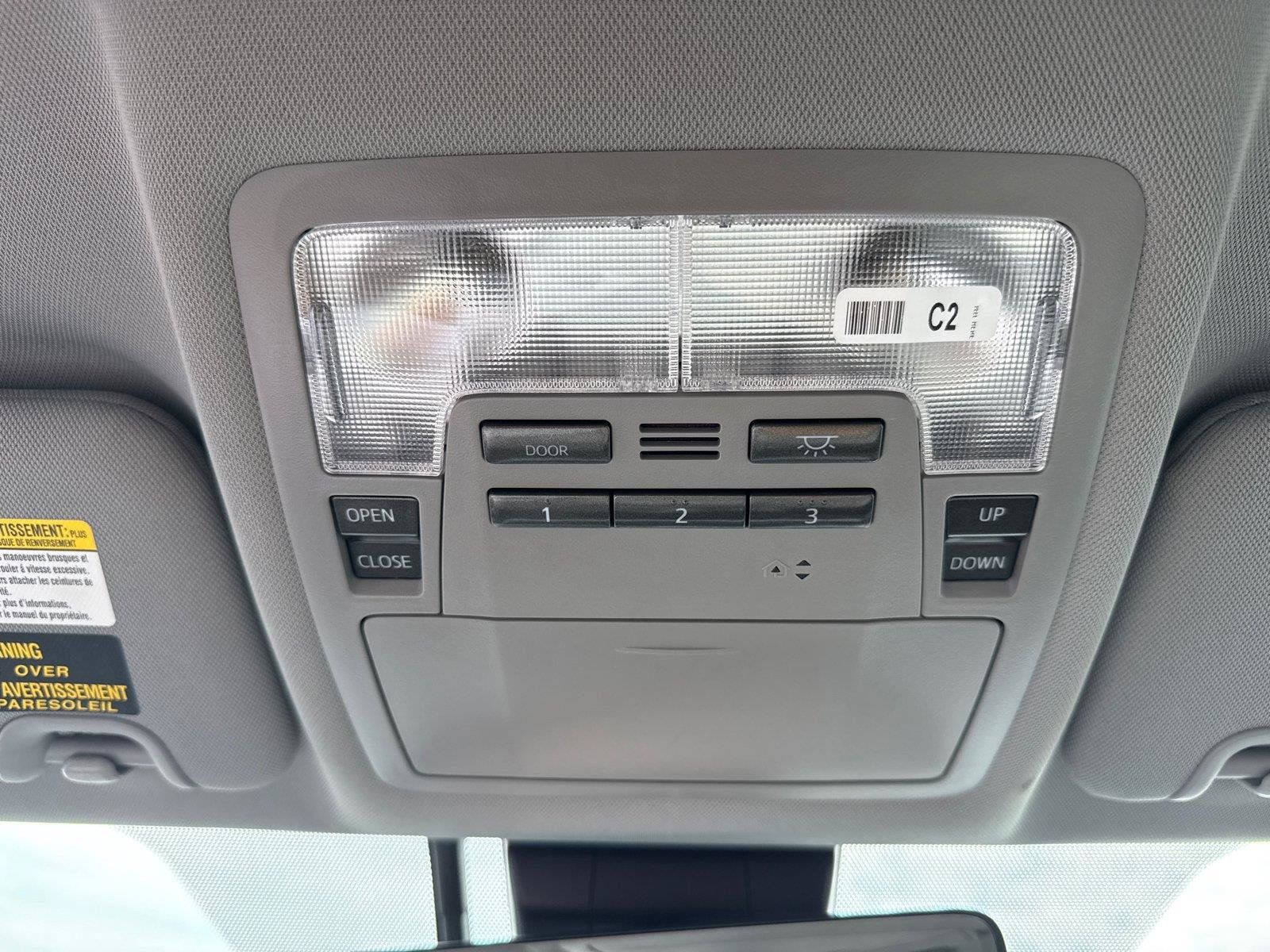 Used 2019 Toyota Highlander XLE AWD/4WD image 23
