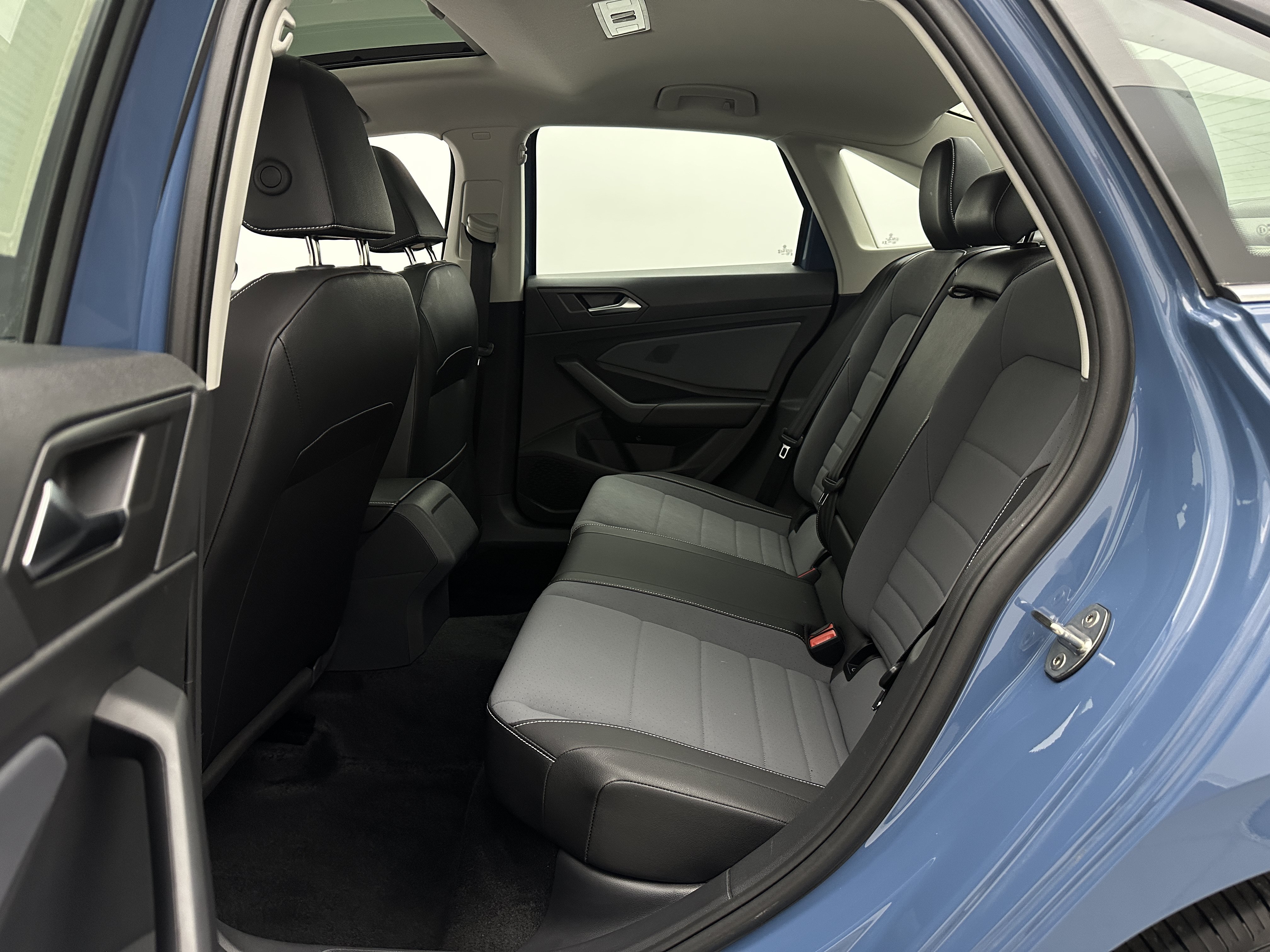 Used 2026 Volkswagen Jetta SE FWD image 28