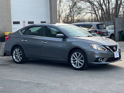 Used 2019 Nissan Sentra SV w/ Special Edition Package FWD image 4