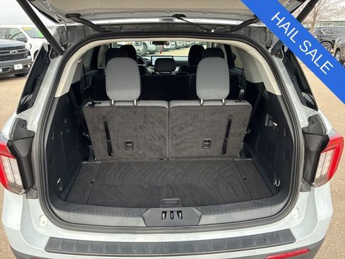 Used 2025 Ford Explorer Active AWD/4WD image 39