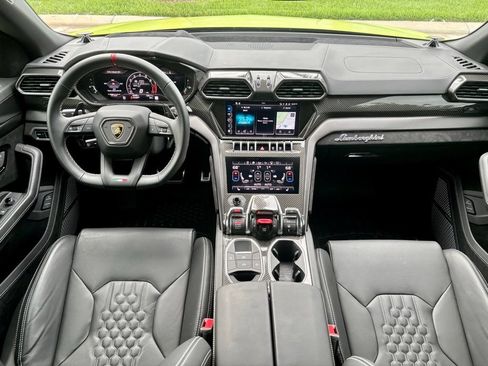 Used 2024 Lamborghini Urus Performante AWD/4WD image 27