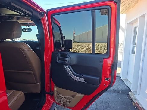 Used 2015 Jeep Wrangler Unlimited Sahara w/ Max Tow Package image 19