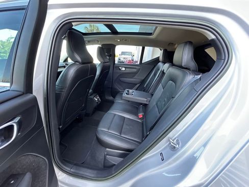 Used 2023 Volvo XC40 B5 Plus image 59