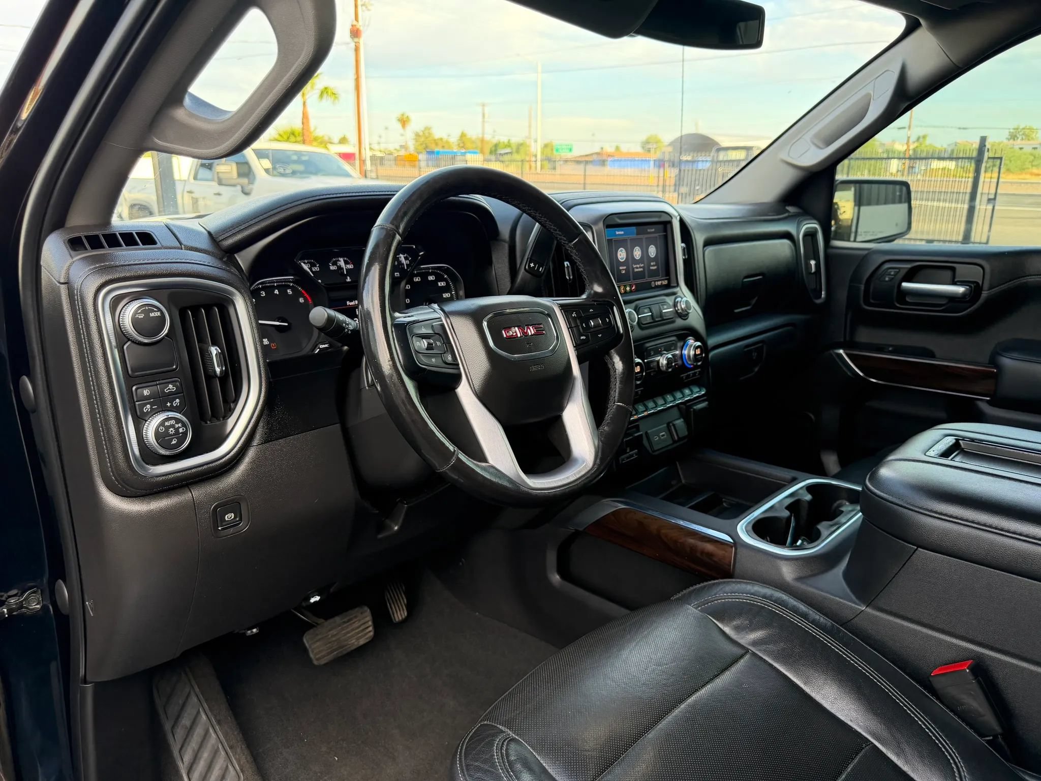 Used 2020 GMC Sierra 1500 SLT RWD image 15