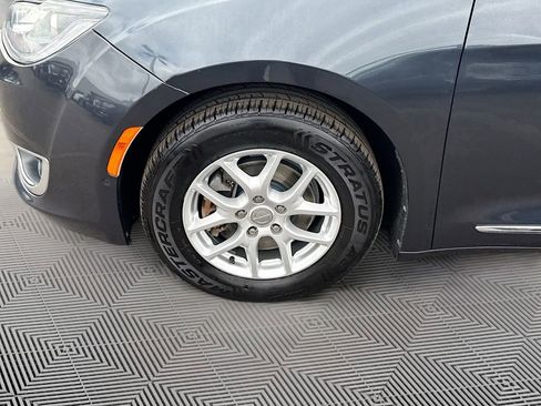 Used 2020 Chrysler Pacifica Touring-L w/ Advanced Safetytec Group FWD image 35