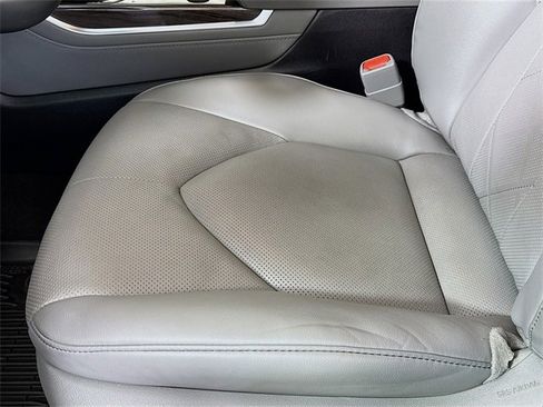 Used 2023 Toyota Highlander L image 18