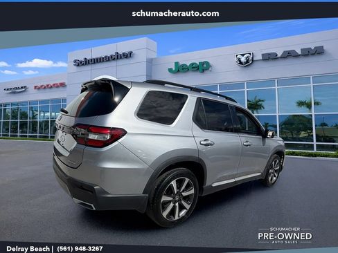 Used 2023 Honda Pilot Touring image 7