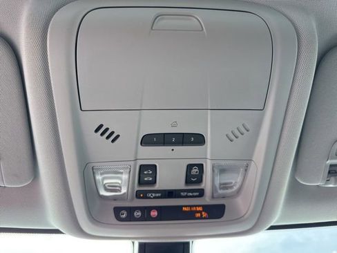 Used 2020 Chevrolet Blazer LT image 31