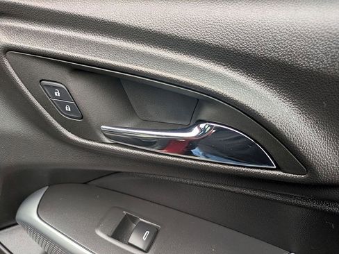 Certified 2025 Chevrolet Trax RS w/ Sunroof Package image 36