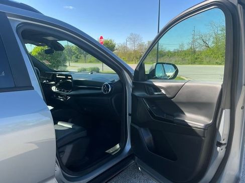 Used 2025 Chevrolet Equinox LT w/ Convenience Package II FWD image 17