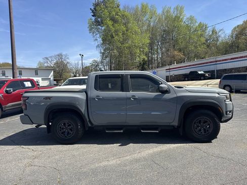 Used 2025 Nissan Frontier PRO-4X w/ Pro Convenience Package image 8